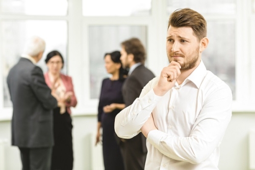 Mobbing på arbeidsplassen. 100.000 opplever det, ikke etnisk norske mest utsatt.